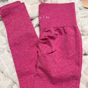 ⛔️SOLD⛔️ NVGTN Scrunch Leggings